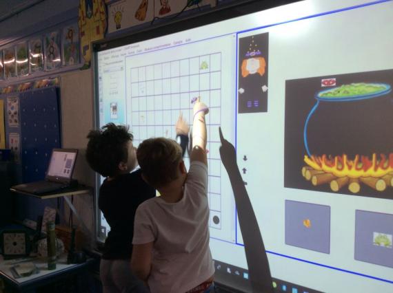 Photo activité au TNI Bouillon de sorcière 1